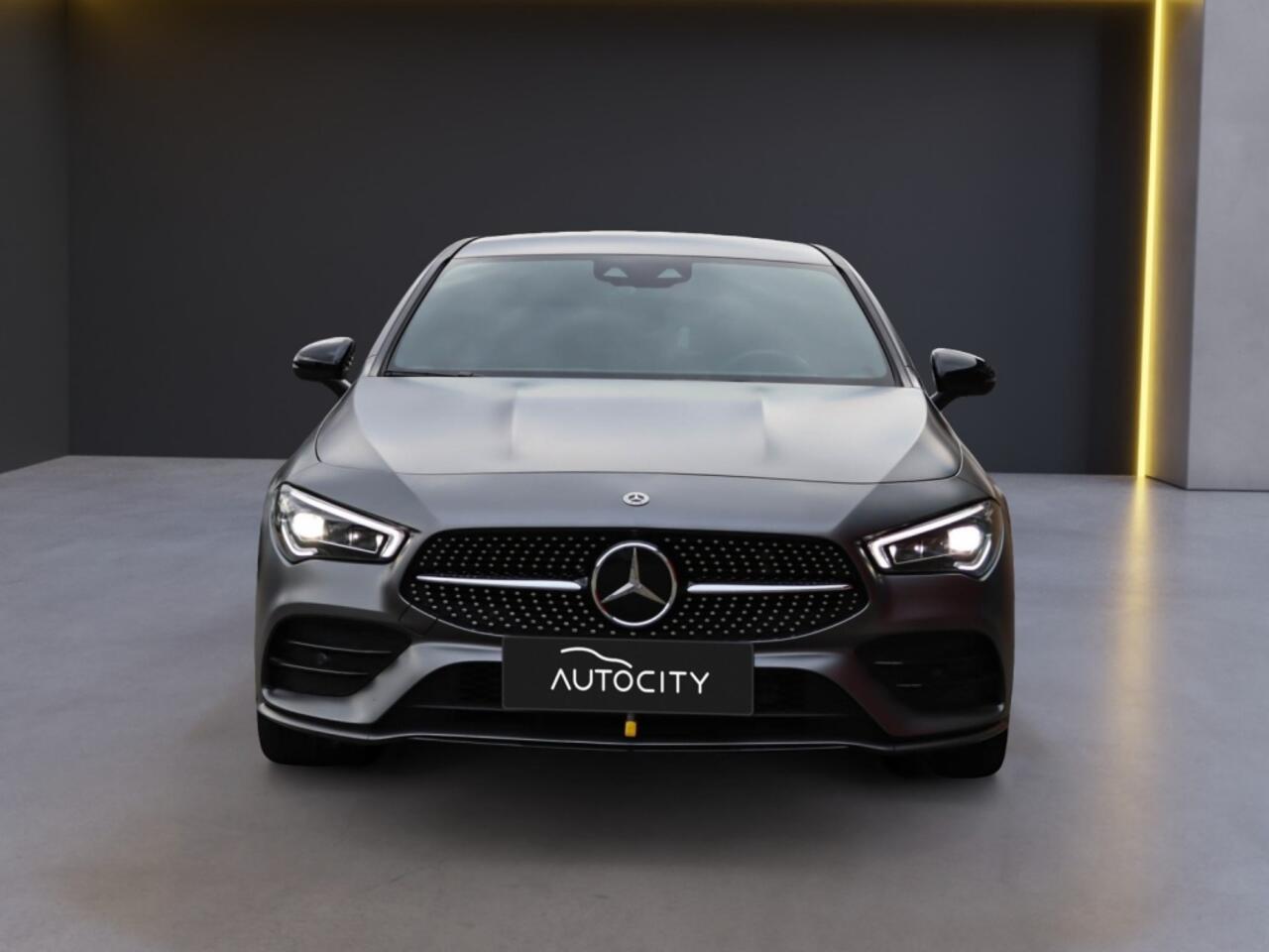 Mercedes-Benz CLA-KLASSE Shooting Brake 200 AMG Line Multibeam l Night pakket l Leder l Trekhaak l Leder