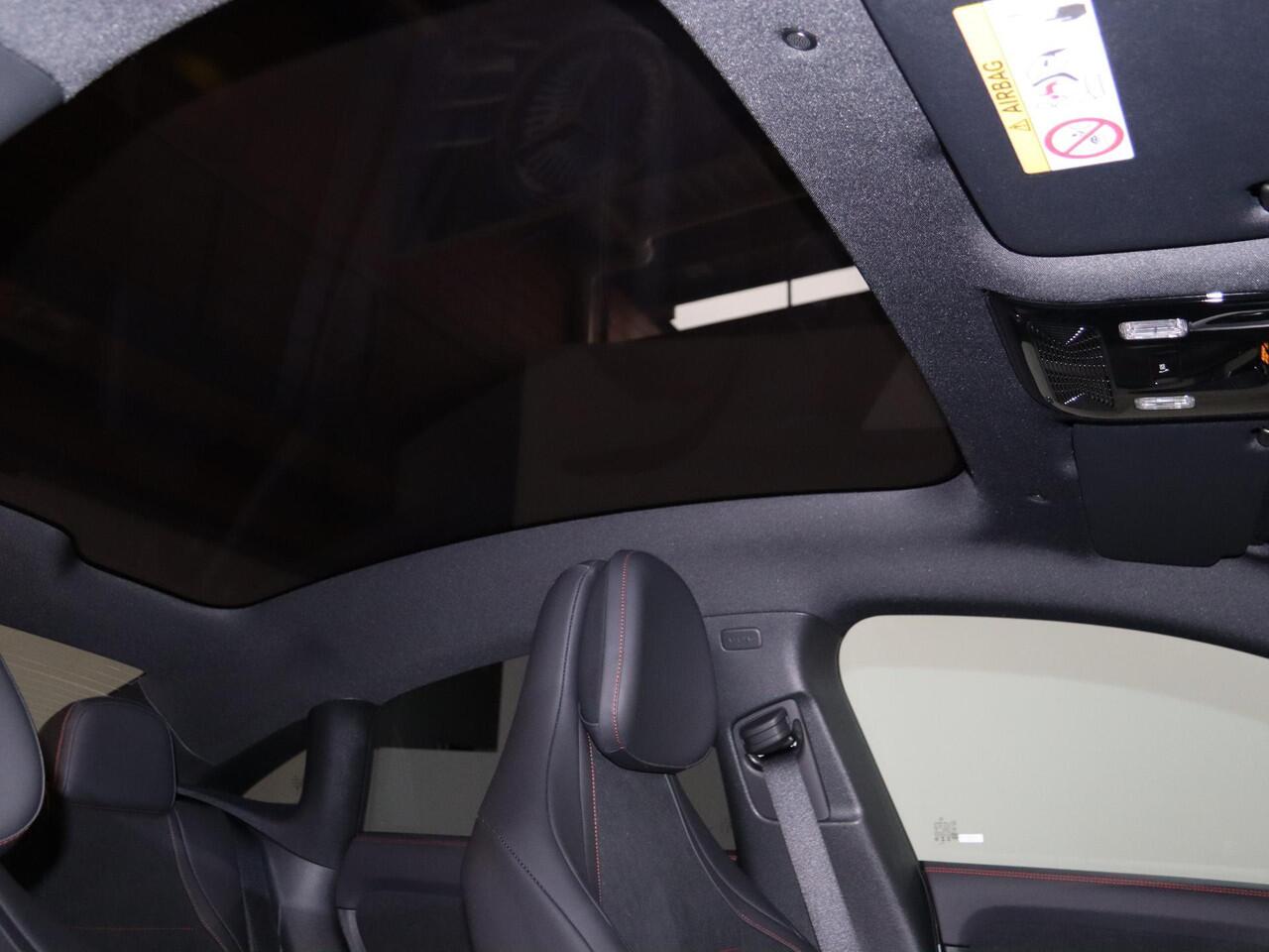 Mercedes-Benz CLA-KLASSE 250+ Launch Edition 85 kWh | Night | Panoramadak | Stoelverwarming | DISTRONIC | Achteruitrijcamera | Dodehoekassistent |