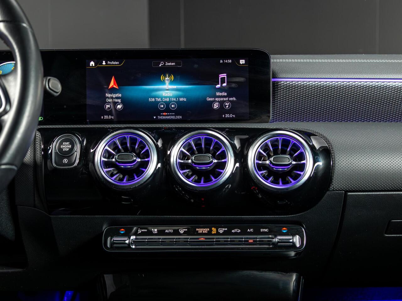 Mercedes-Benz CLA-KLASSE Coupé 180 Luxury Line Premium | Panorama dak