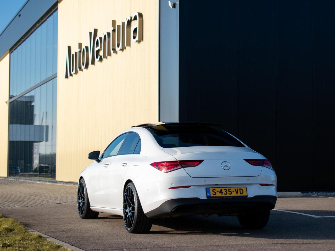 Mercedes-Benz CLA-KLASSE 180 AMG Line | Panoramadak | Adaptieve Cruise Control| Achteruitrijcamera |
