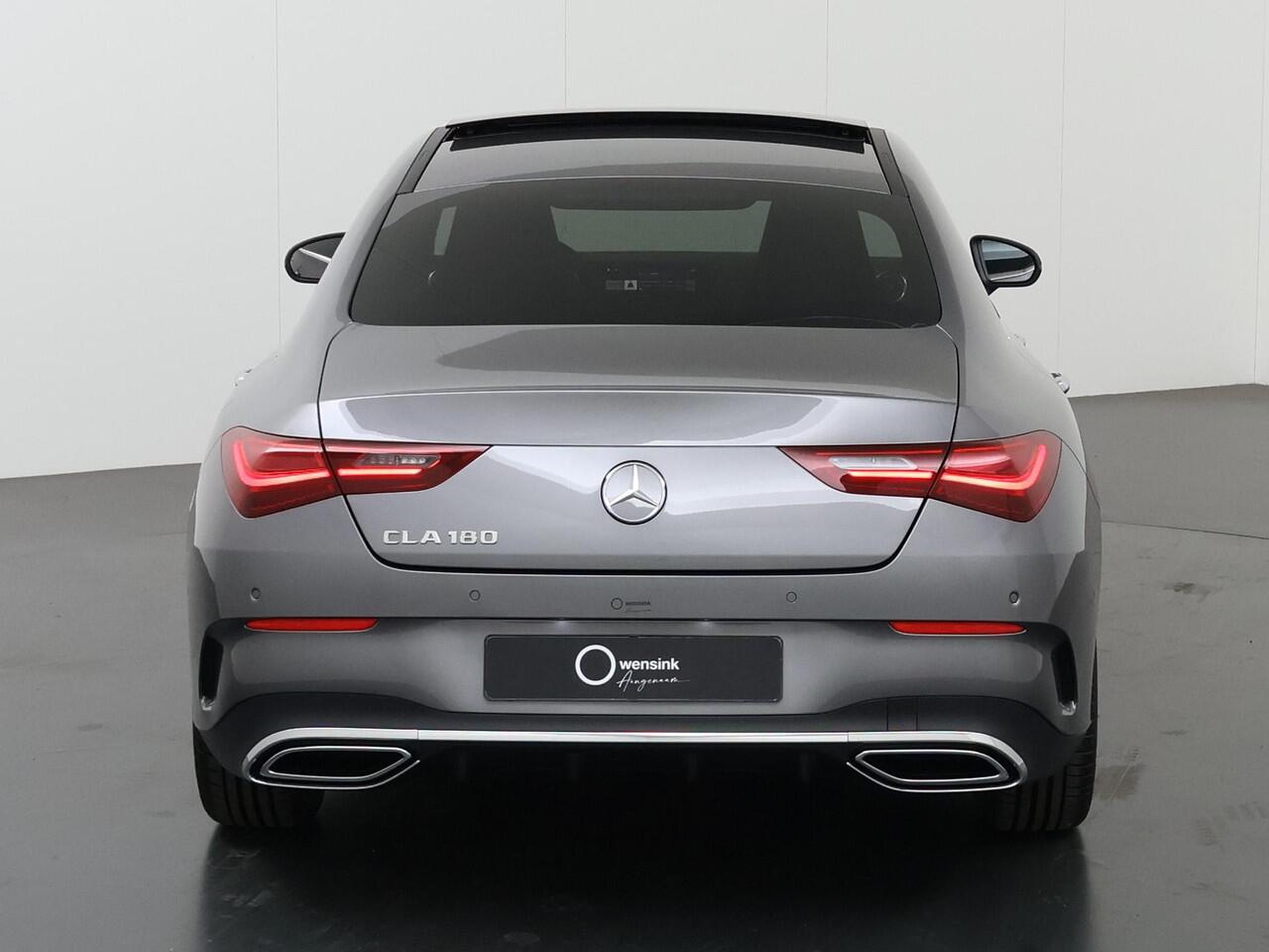 Mercedes-Benz CLA-KLASSE 180 Business Solution AMG | Panoramaschuifdak | Premium Plus-pakket | Winterpakket | Techniek-pakket | Burmester | Trekhaak | Head-up display |