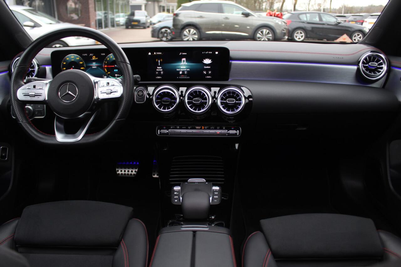 Mercedes-Benz CLA-KLASSE 250 e Business Solution AMG Limited / Camera / Sfeerverlichting / CarPlay / 18'' / Navigatie / Stoelverwarming / DAB / Cruise Control