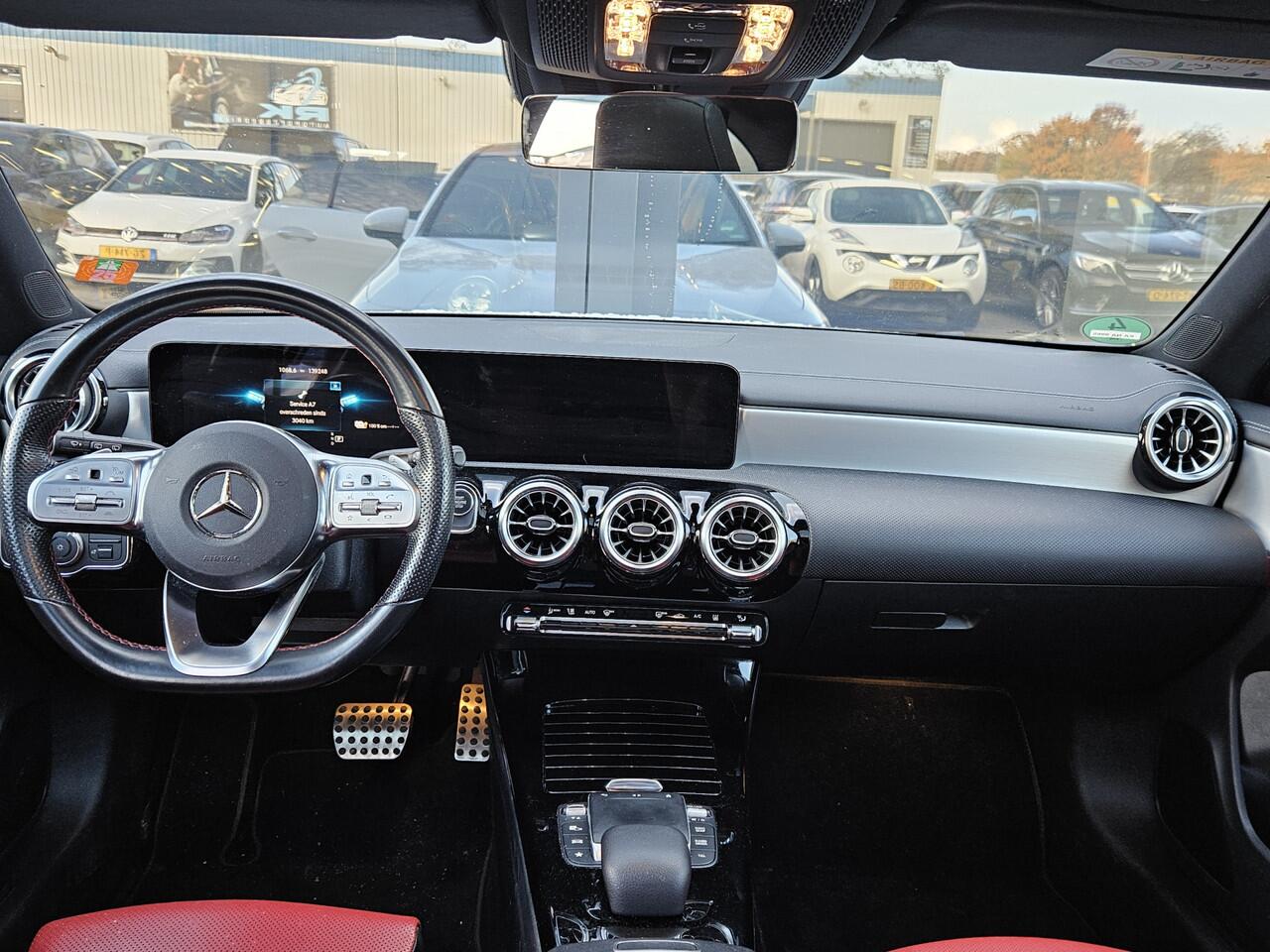 Mercedes-Benz CLA-KLASSE Shooting Brake 250 e AMG Line + DISTRONIC + PANO DAK + LED PLUS + CAMERA + MEMORY