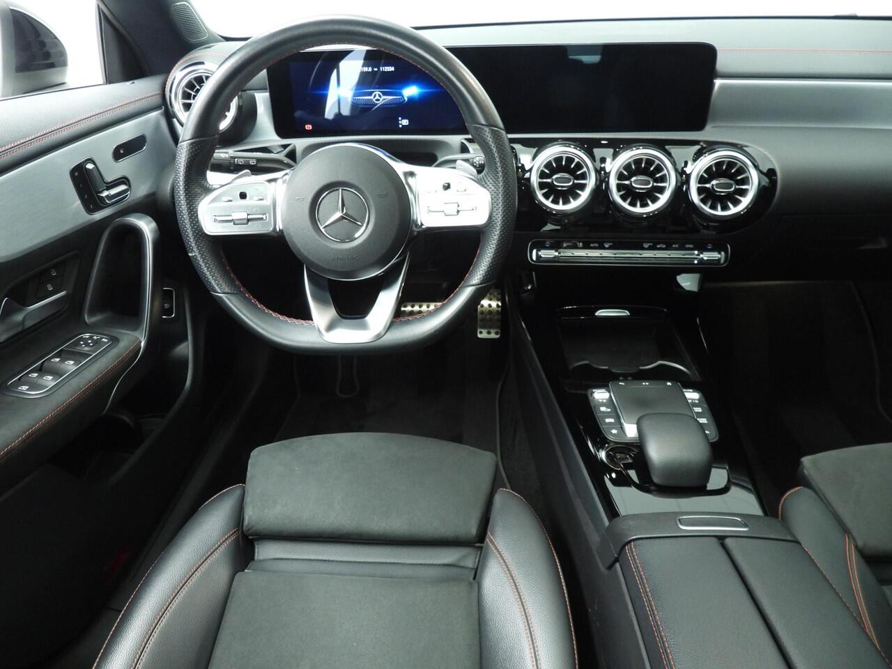 Mercedes-Benz CLA-KLASSE Shooting Brake 200 Business Solution AMG | Pano | 19" | Camera | Panamericana-grille