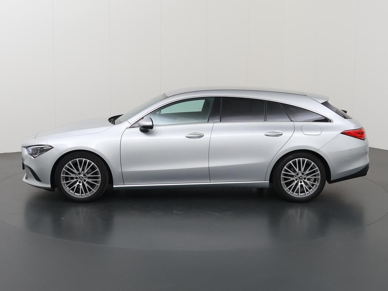 Mercedes-Benz CLA-KLASSE Shooting Brake 180 Luxury Line | Stoelverwarming | Premium Pack | Distronic | Multibeam | Achteruitrijcamera |