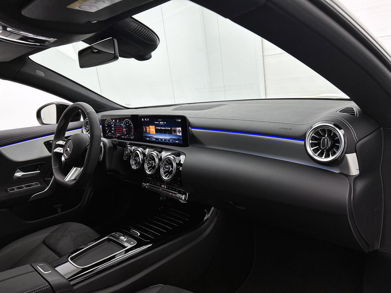 Mercedes-Benz CLA-KLASSE 180 Business Solution AMG | AMG Line Plus pakket | 360° camera | Head-up Display | Augmented Reality navigatie | Memorypakket | Panoramaschuifdak | 19 inch AMG velgen | Sierdelen aluminium |