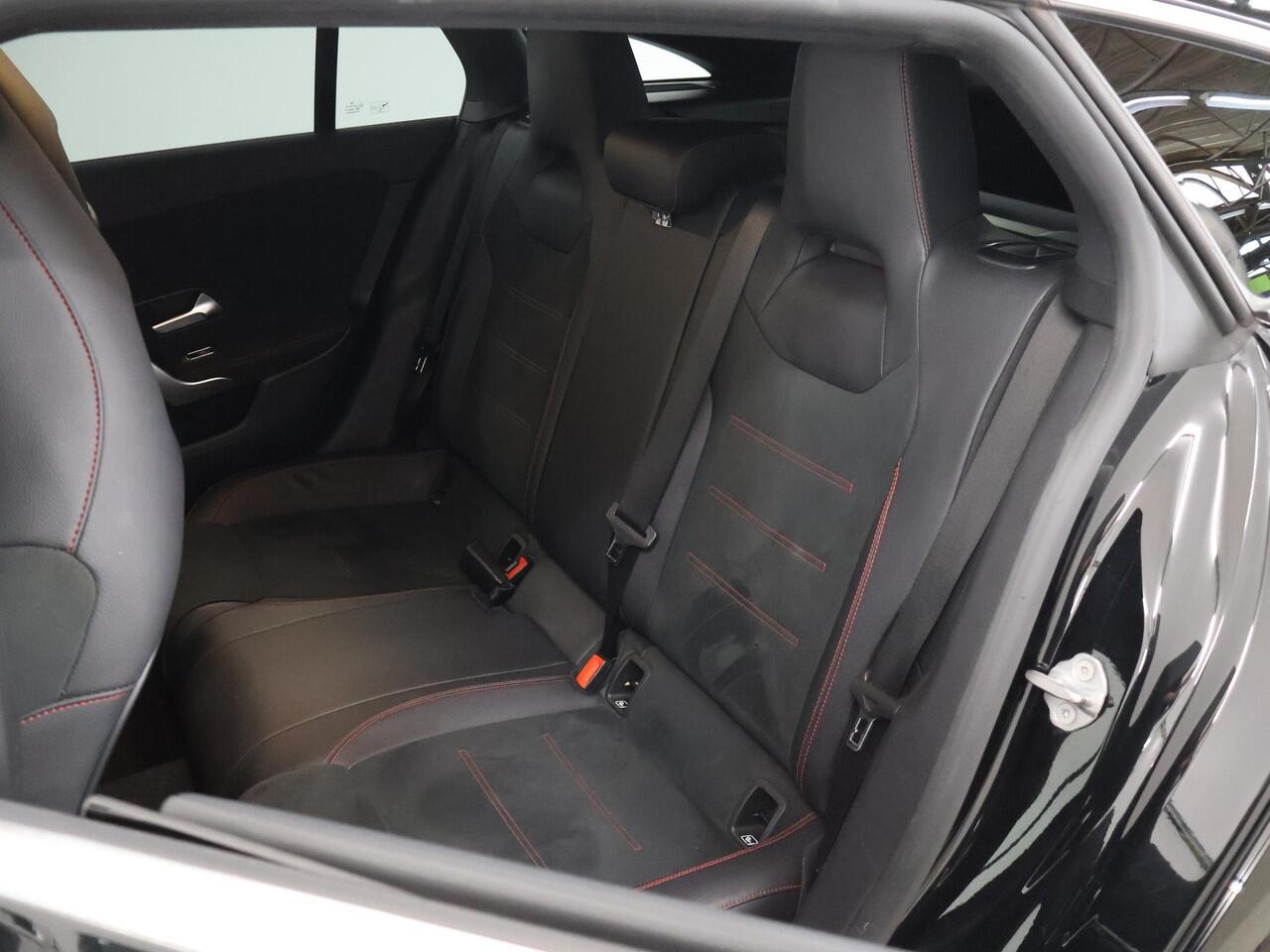 Mercedes-Benz CLA-KLASSE Shooting Brake 220 Advantage | AMG | Widescreen | Achteruitrijcamera | Apple Carplay |