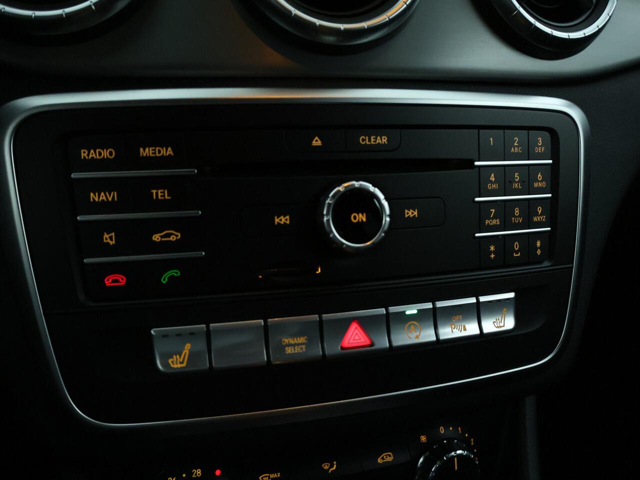 Mercedes-Benz CLA-KLASSE 180 Business Solution AMG AMG Line | Achteruitrijcamera | Ledkoplampen | Inclusief 12 Maanden Garantie