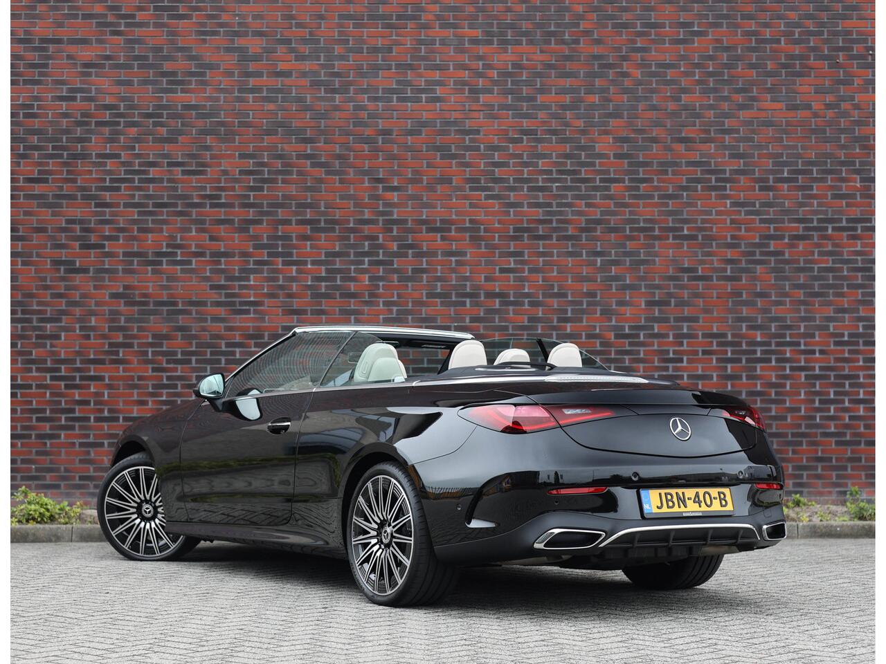 Mercedes-Benz CLE Cabriolet 300 4MATIC AMG Line | Burmester - Airscarf - Trekhaak