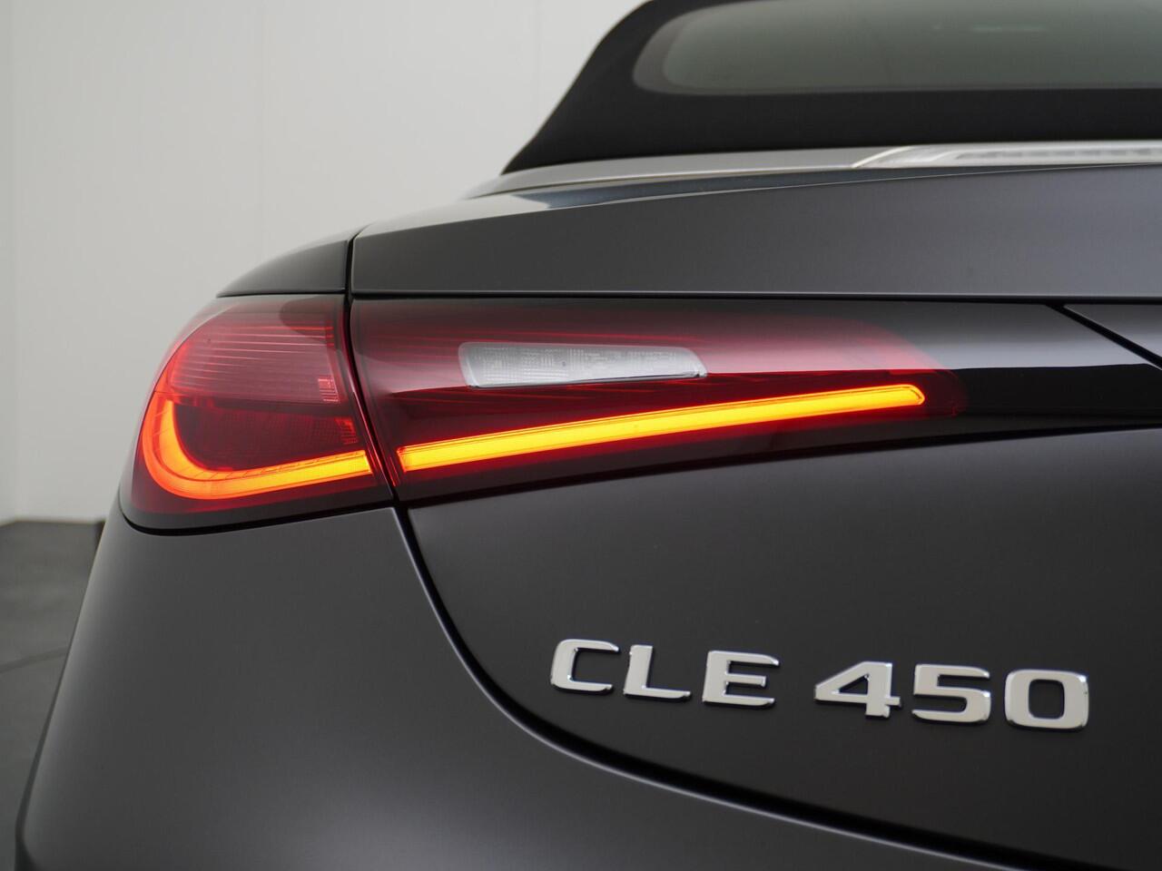 Mercedes-Benz CLE Cabriolet 450 4MATIC AMG Line | Airscarf | Multicontourstoelen Voorin | Distronic Cruise Control | Digital Light | Head-Up Display | Burmester Surround Sound | Memorystoelen | Nightpakket