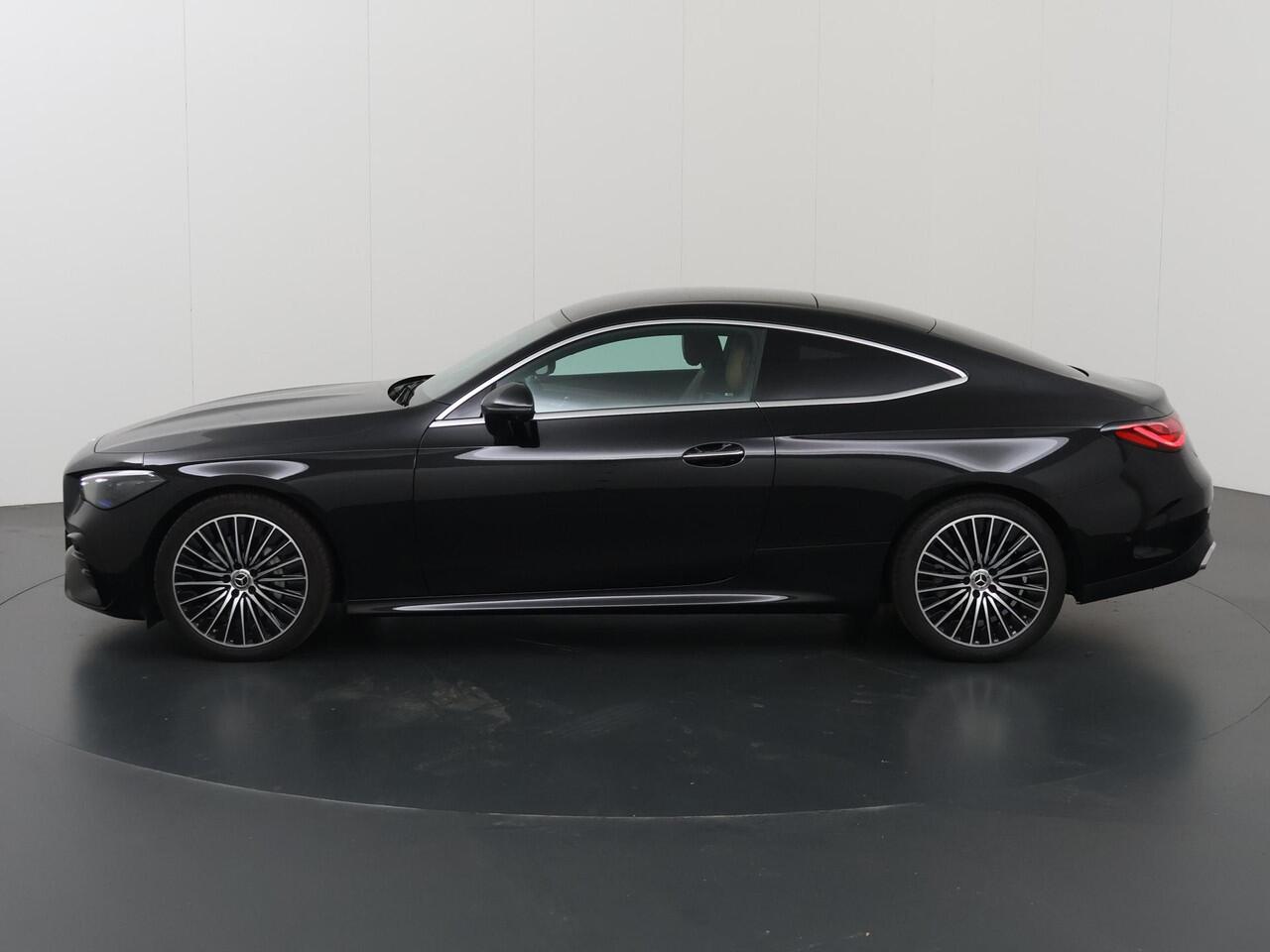 Mercedes-Benz CLE Coupé 200 AMG Line | Nappalederen bekleding | Digital Light | Rijassistentiepakket | Head-up display | 360 graden camera | Sfeerverlichting |