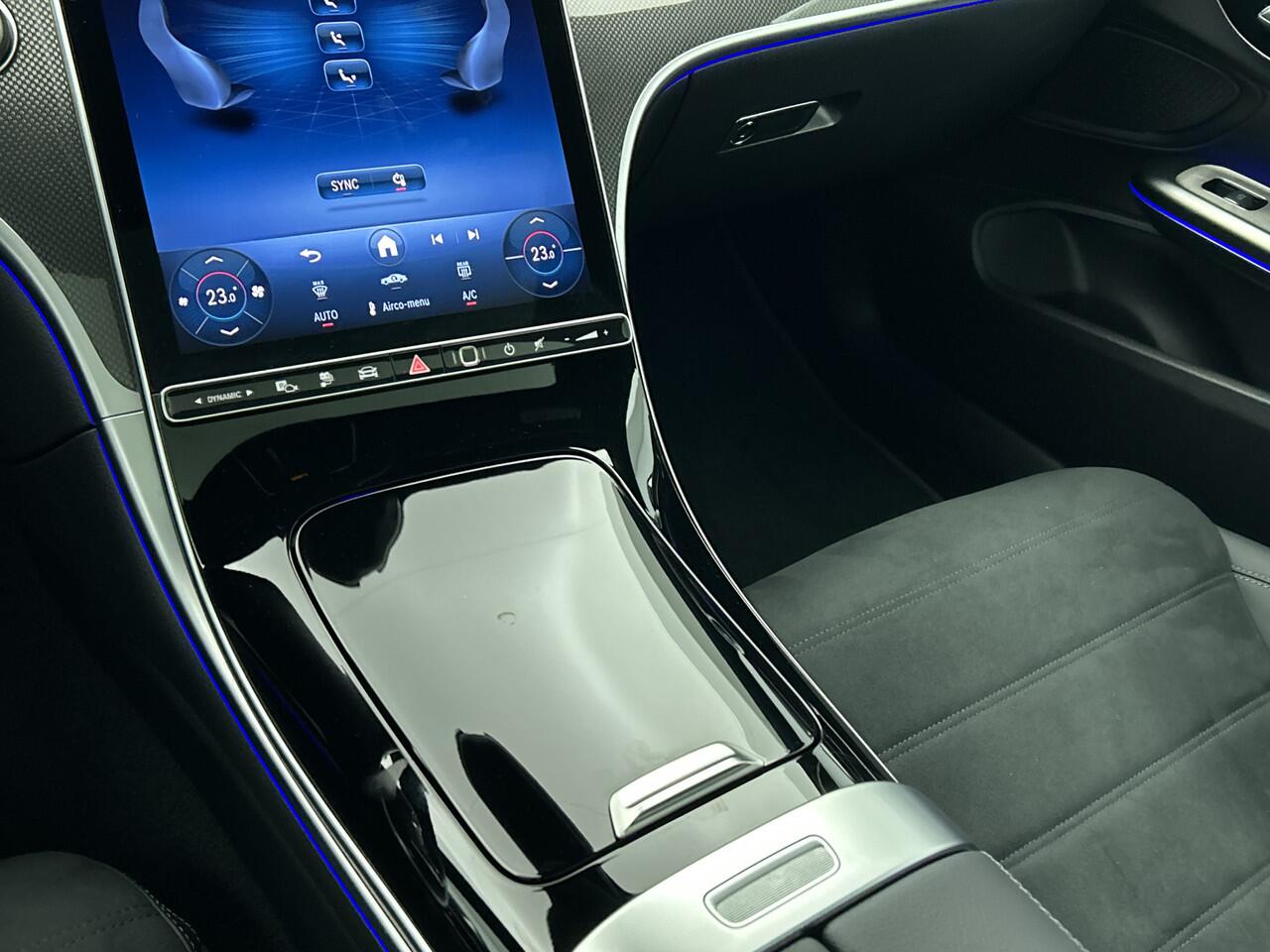 Mercedes-Benz CLE Coupé 300 e AMG Plug-In Hybride AMG Line | Night Pakket | Digital Licht | Distronic | Rijassistentiepakket plus | Stuur en Stoelverwarming. Inclusief 24 maanden MB Certified garantie voor Europa.