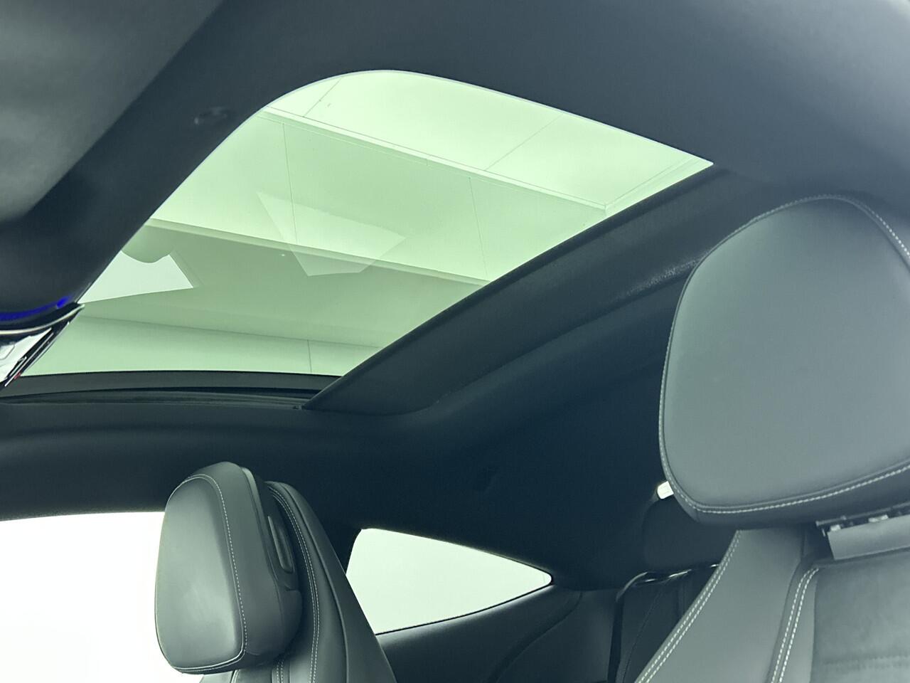 Mercedes-Benz CLE Coupé 300 e AMG Plug-In Hybride AMG Line | Night Pakket | Digital Licht | Distronic | Rijassistentiepakket plus | Stuur en Stoelverwarming. Inclusief 24 maanden MB Certified garantie voor Europa.