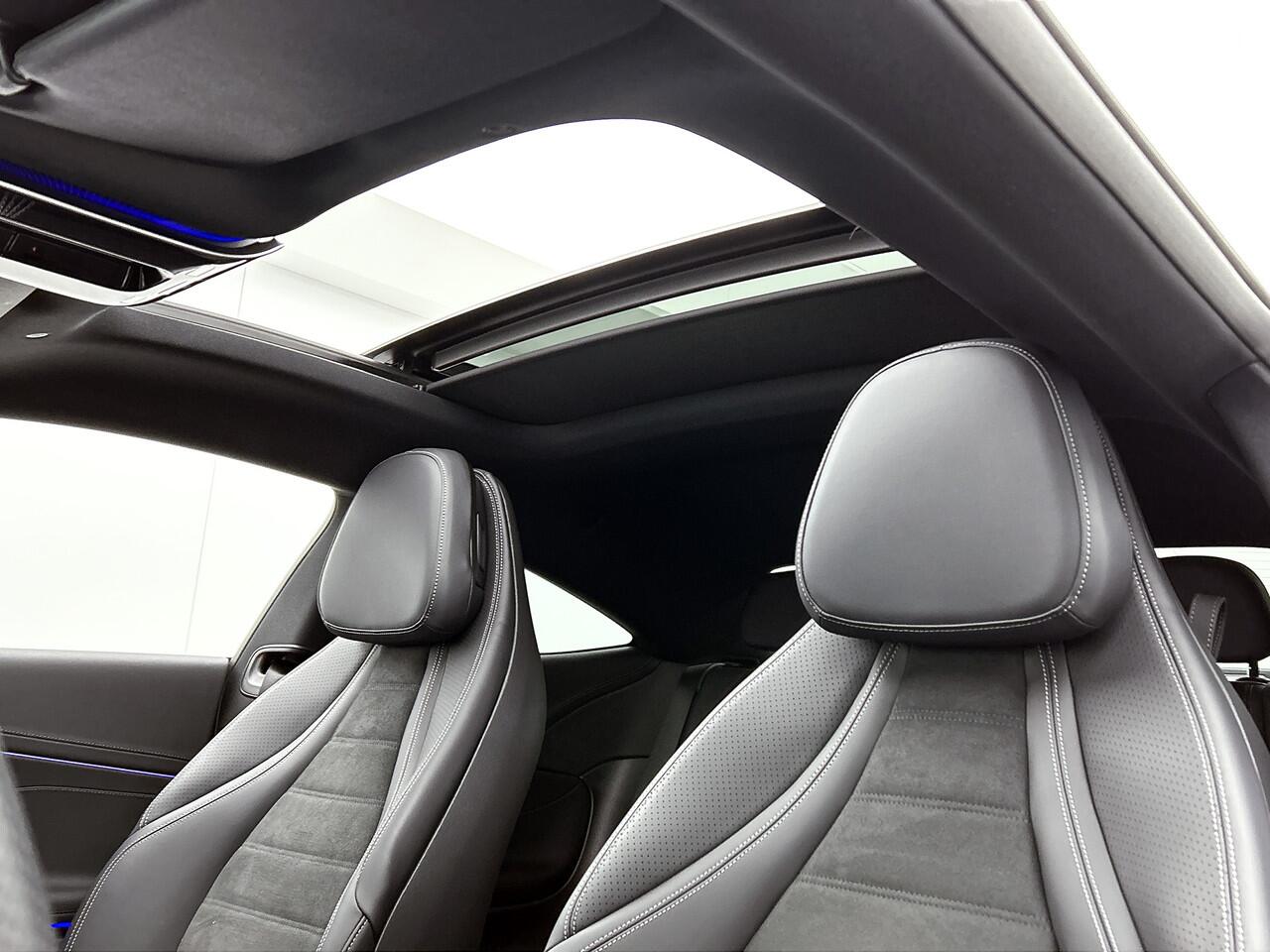 Mercedes-Benz CLE Coupé 300 e AMG Plug-In Hybride AMG Line Premium Plus | Night Pakket | Trekhaak | Distronic | Panorama Schuif-Kanteldak | Stuur en Stoelverwarming. Inclusief 24 maanden MB Certified garantie voor Europa.