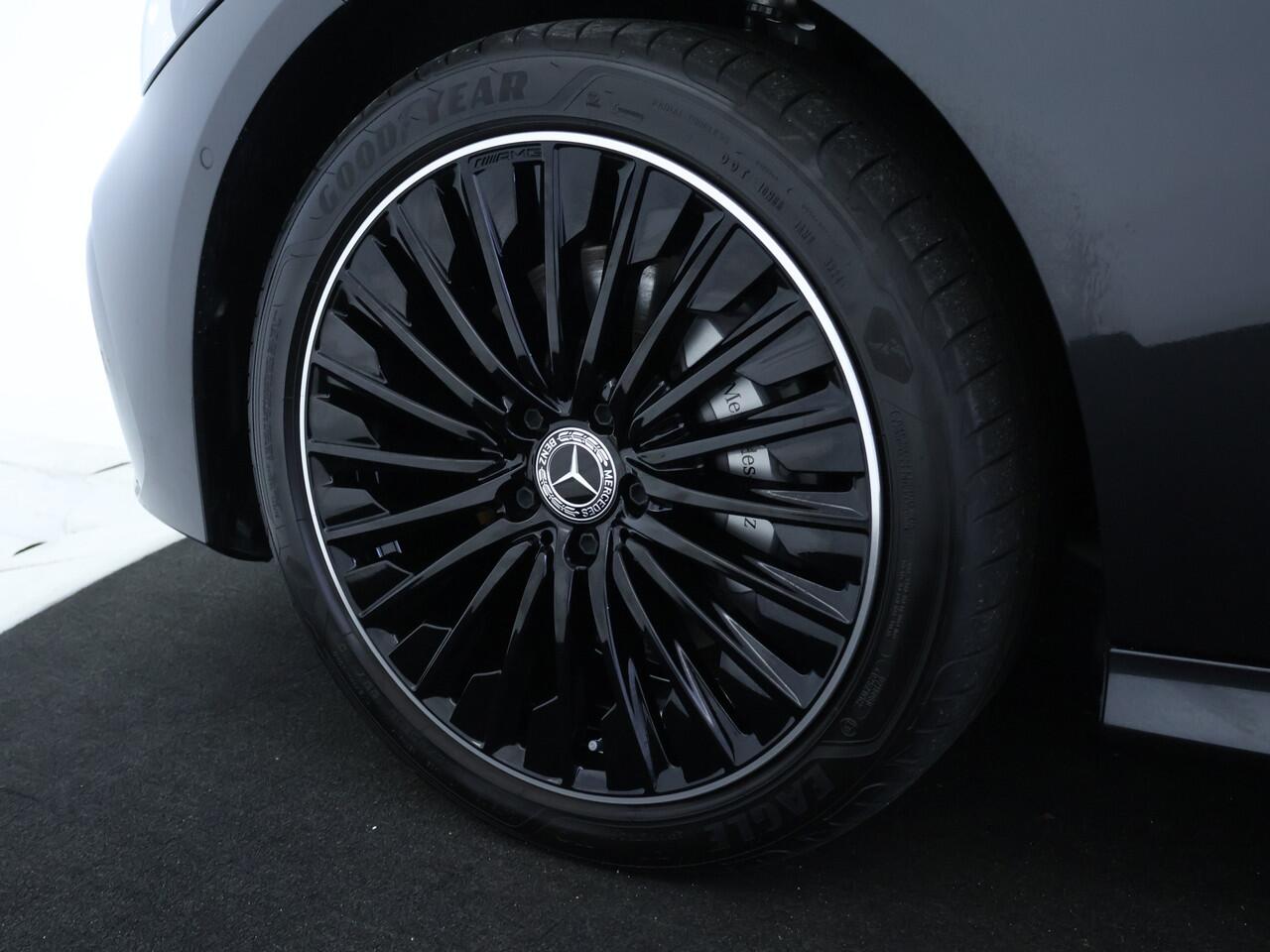 Mercedes-Benz CLE Coupé 300 e AMG Plug-In Hybride | Panoramadak | Burmester® | Dode Hoek Ass | Distronic | Memory | Stuur en Stoelverwarming | Inclusief 24 maanden Mercedes-Benz Certified garantie voor Europa.