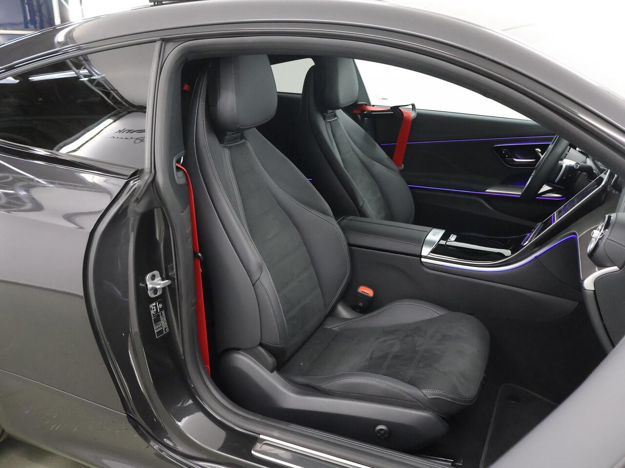 Mercedes-Benz CLE Coupé 200 AMG Line | Panoramadak | Night | Memory | Burmester | Rode gordels | 19 inch AMG multispaaks | Headup |