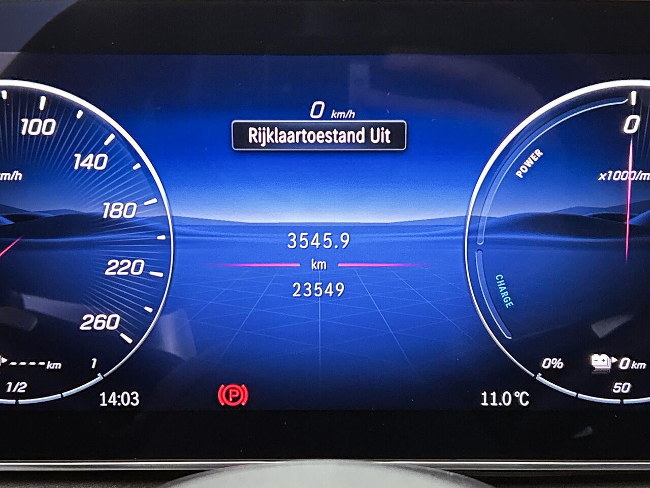 Mercedes-Benz CLE Coupé 300 e AMG Plug-In Hybride AMG Line | Night Pakket | Digiltal Light | Burmester® | Distronic | AMG Spoiler | Stoel en Stuurverwarming. | Sfeerverlichting Inclusief 24 maanden MB Certified garantie voor Europa.