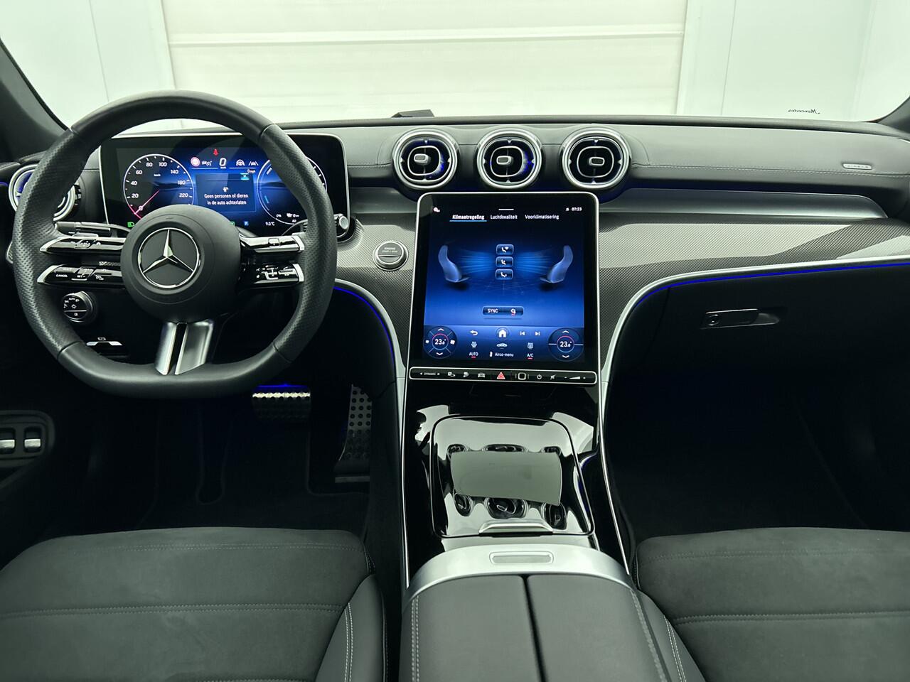 Mercedes-Benz CLE Coupé 300 e AMG Plug-In Hybride AMG Line | Night Pakket | Digital Licht | Distronic | Rijassistentiepakket plus | Stuur en Stoelverwarming. Inclusief 24 maanden MB Certified garantie voor Europa.