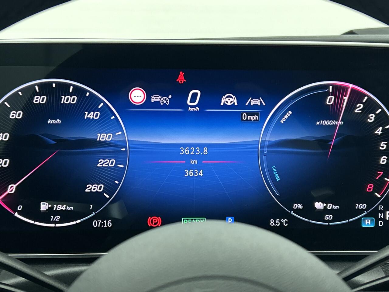 Mercedes-Benz CLE Coupé 300 e AMG Plug-In Hybride AMG Line | Night Pakket | Digital Licht | Distronic | Rijassistentiepakket plus | Stuur en Stoelverwarming. Inclusief 24 maanden MB Certified garantie voor Europa.