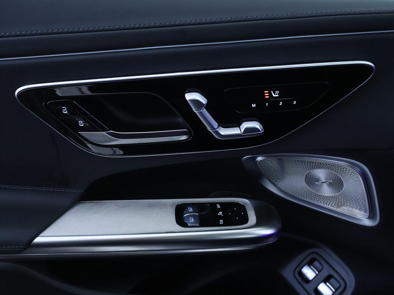 Mercedes-Benz CLE Coupé 300 e AMG Plug-In Hybride | Panoramadak | Burmester® | Dode Hoek Ass | Distronic | Memory | Stuur en Stoelverwarming | Inclusief 24 maanden Mercedes-Benz Certified garantie voor Europa.