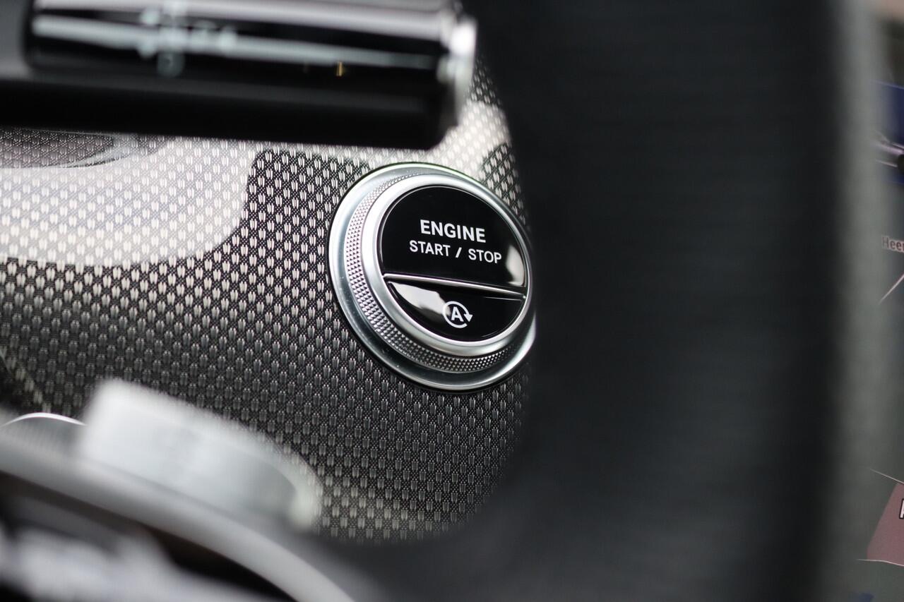 Mercedes-Benz CLE Coupé 200 AMG Line | Distronic | Memory | Burmester | Panoramadak | HUD | Digital Light | Verwarmd Stuurwiel | Surround Camera | Keyless Go | Nightpakket |