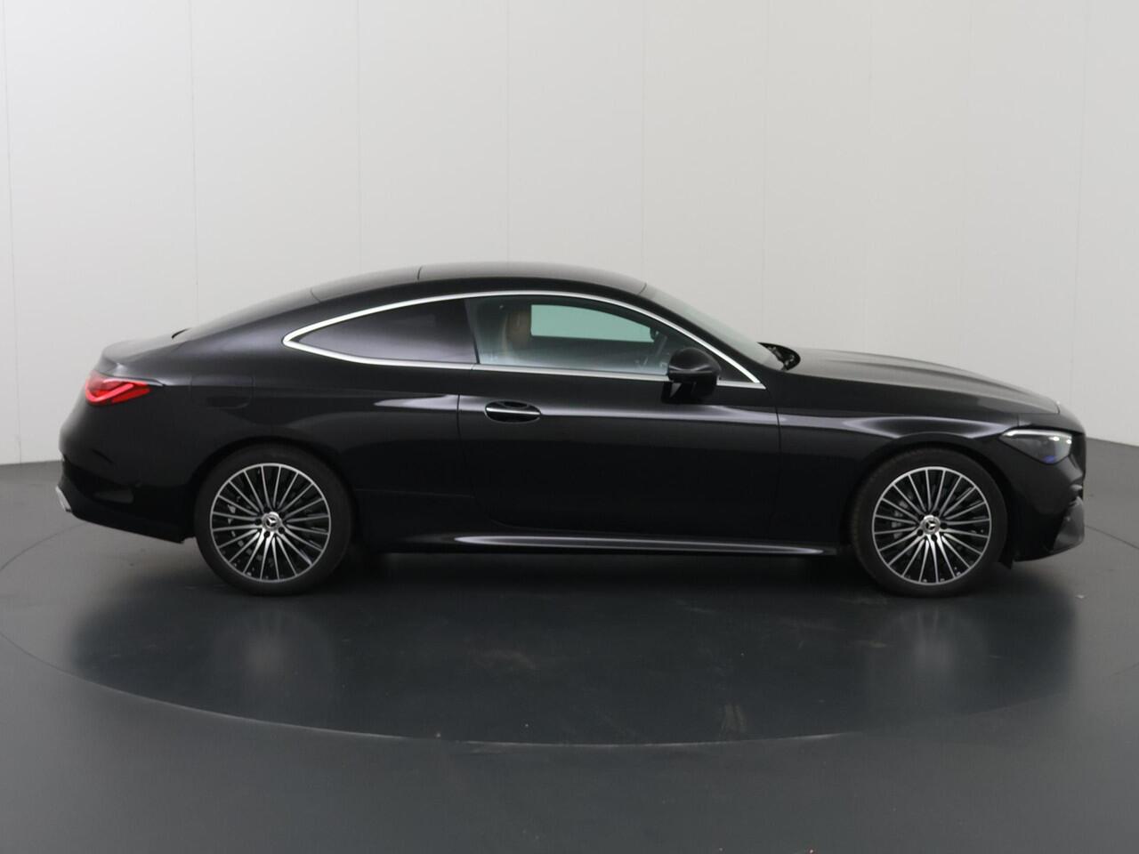 Mercedes-Benz CLE Coupé 200 AMG Line | Nappalederen bekleding | Digital Light | Rijassistentiepakket | Head-up display | 360 graden camera | Sfeerverlichting |