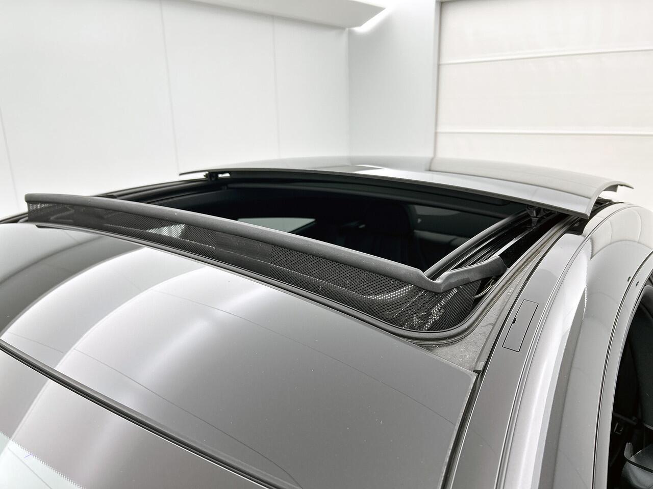 Mercedes-Benz CLE Coupé 200 AMG Line | Panoramadak |Multi spaaks Lichtmetalen velgen |"Night pakket | Parking support met camera achter |Haed-up display | Inclusief 24 maanden MB Certified garantie voor Europa.