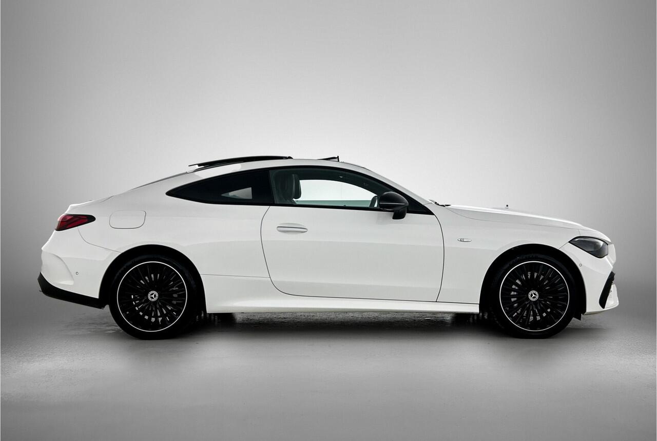 Mercedes-Benz CLE Coupé 300 e AMG Plug-In Hybride AMG Line | Night Pakket | Digital Licht | Rijassistentiepakket plus | Distronic | Panorama Schuif-Kanteldak | Stoel en stuurverwarming. Inclusief 24 maanden MB Certified garantie voor Europa.