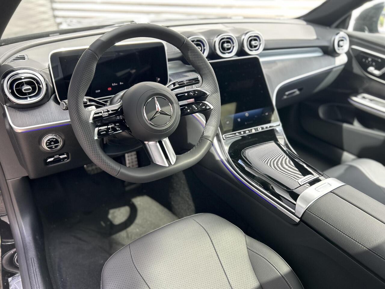 Mercedes-Benz CLE Coupé 300 e AMG Line | Premium Pakket | Night Pakket | Winter Pakket | Panoramadak | 360° Camera | DISTRONIC Afstandsassistent | Dodehoekassistent | Elektrisch Verstelbare Stoelen + Memory | Stuurverwarming | Apple CarPlay | Android Auto