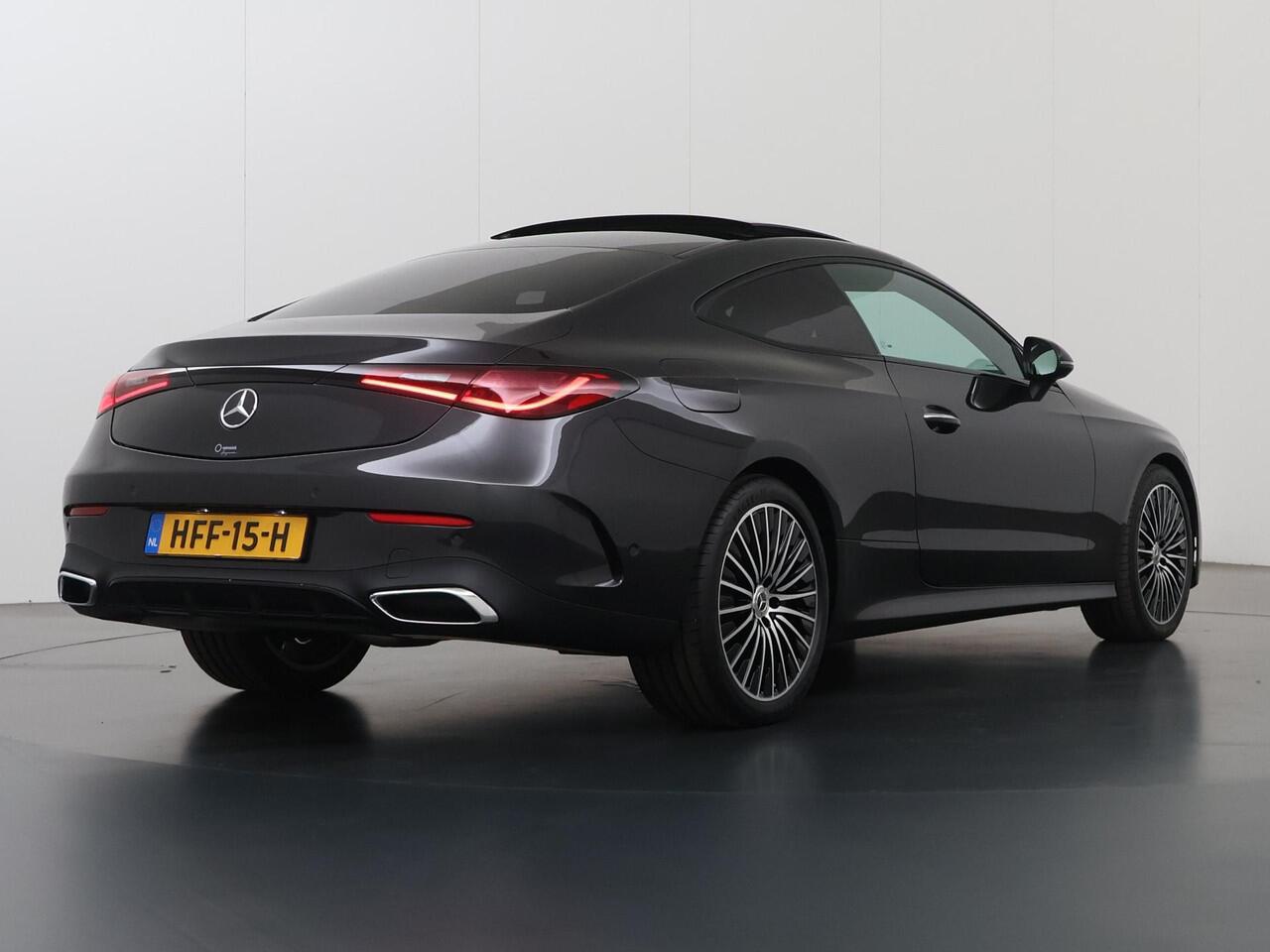 Mercedes-Benz CLE Coupé 200 AMG Line | Panoramadak | Night | Memory | Burmester | Rode gordels | 19 inch AMG multispaaks | Headup |