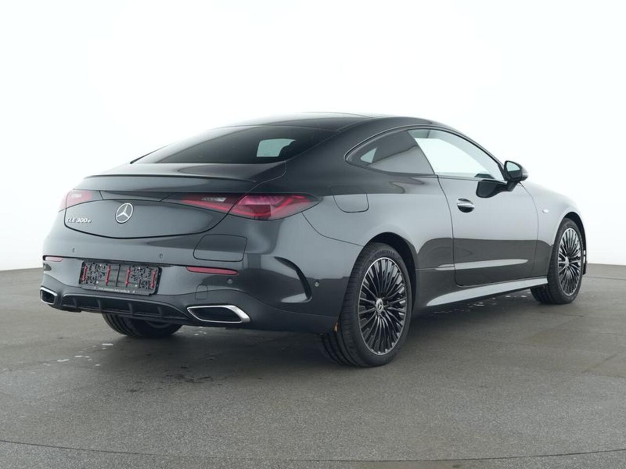 Mercedes-Benz CLE Coupé 300 e AMG Plug-In Hybride AMG Line | Night Pakket | Digital Licht | Distronic | Rijassistentiepakket plus | Stuur en Stoelverwarming. Inclusief 24 maanden MB Certified garantie voor Europa.