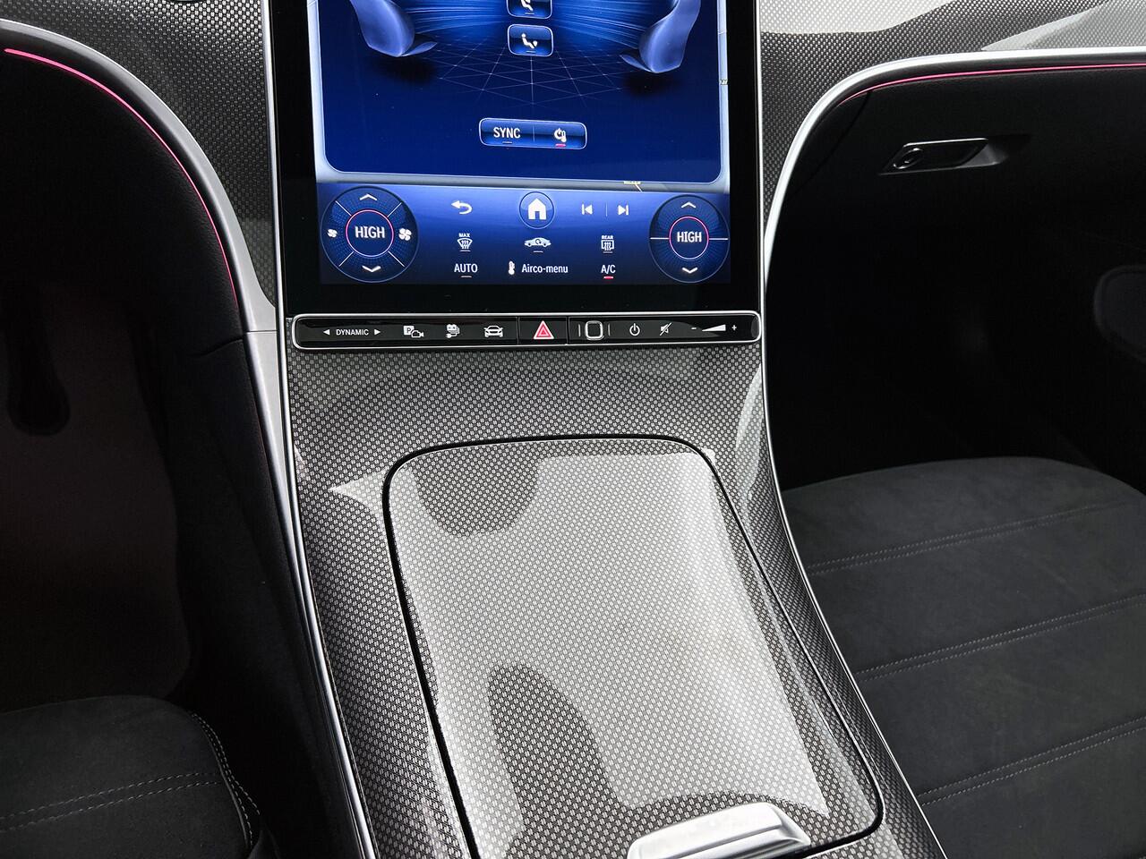 Mercedes-Benz CLE Coupé 300 e AMG Plug-In Hybride AMG Line | Night Pakket | Digiltal Light | Burmester® | Distronic | AMG Spoiler | Stoel en Stuurverwarming. | Sfeerverlichting Inclusief 24 maanden MB Certified garantie voor Europa.