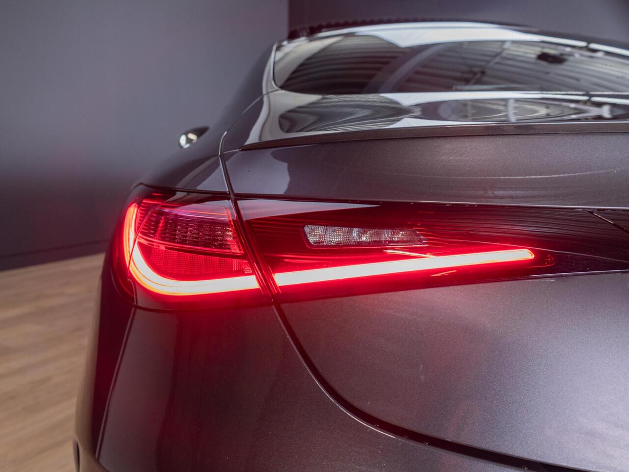 Mercedes-Benz CLE Coupé 300 4MATIC AMG Line Panorama dak