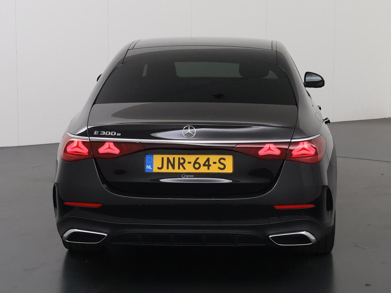 Mercedes-Benz E-KLASSE 300 e AMG Night | Superscreen | Lederen bekleding | Rijassistentiepakket | Burmester | Trekhaak | 360 camera |