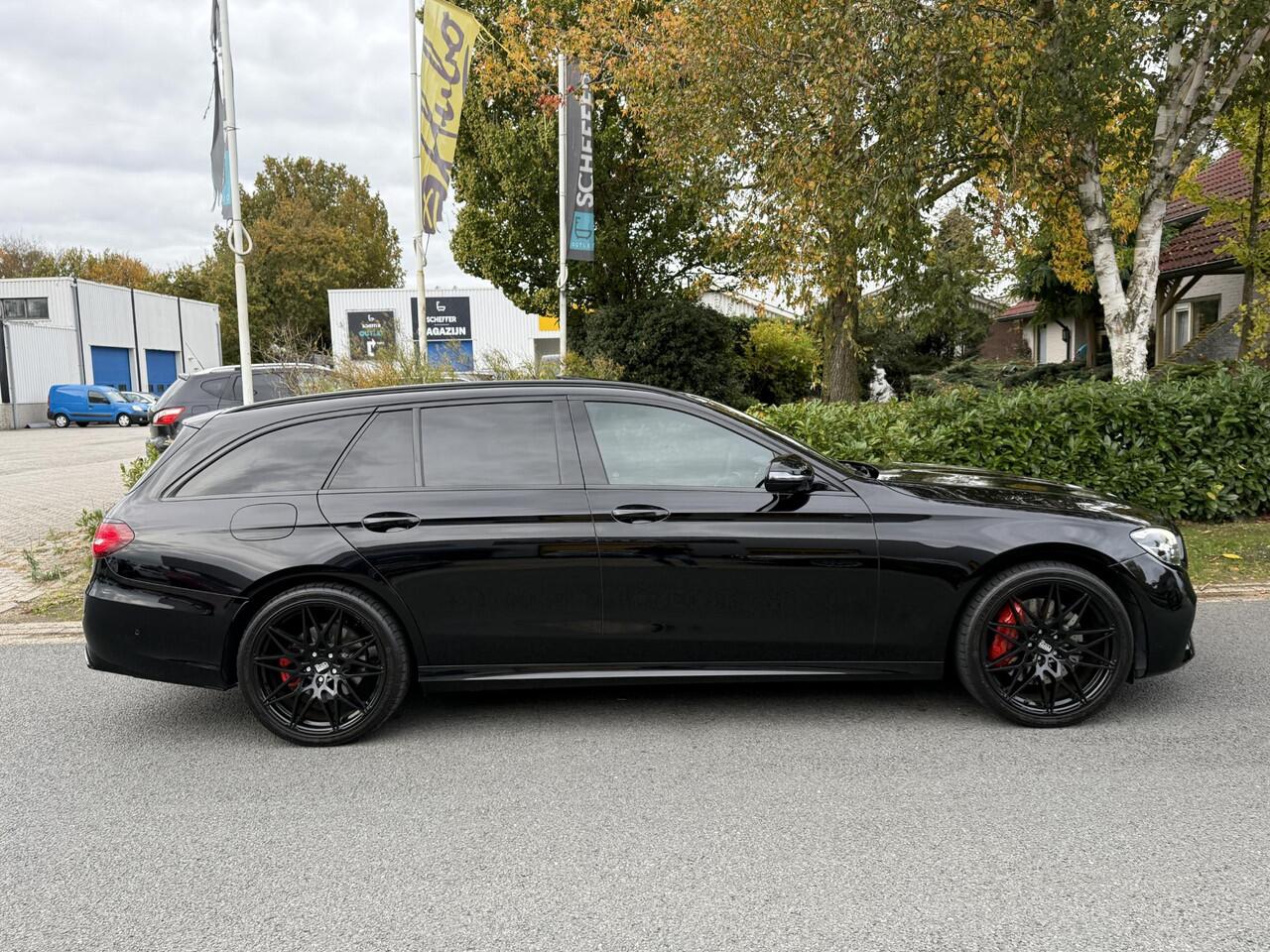 Mercedes-Benz E-KLASSE 300e AMG Black 320PK PanooTrekhaak