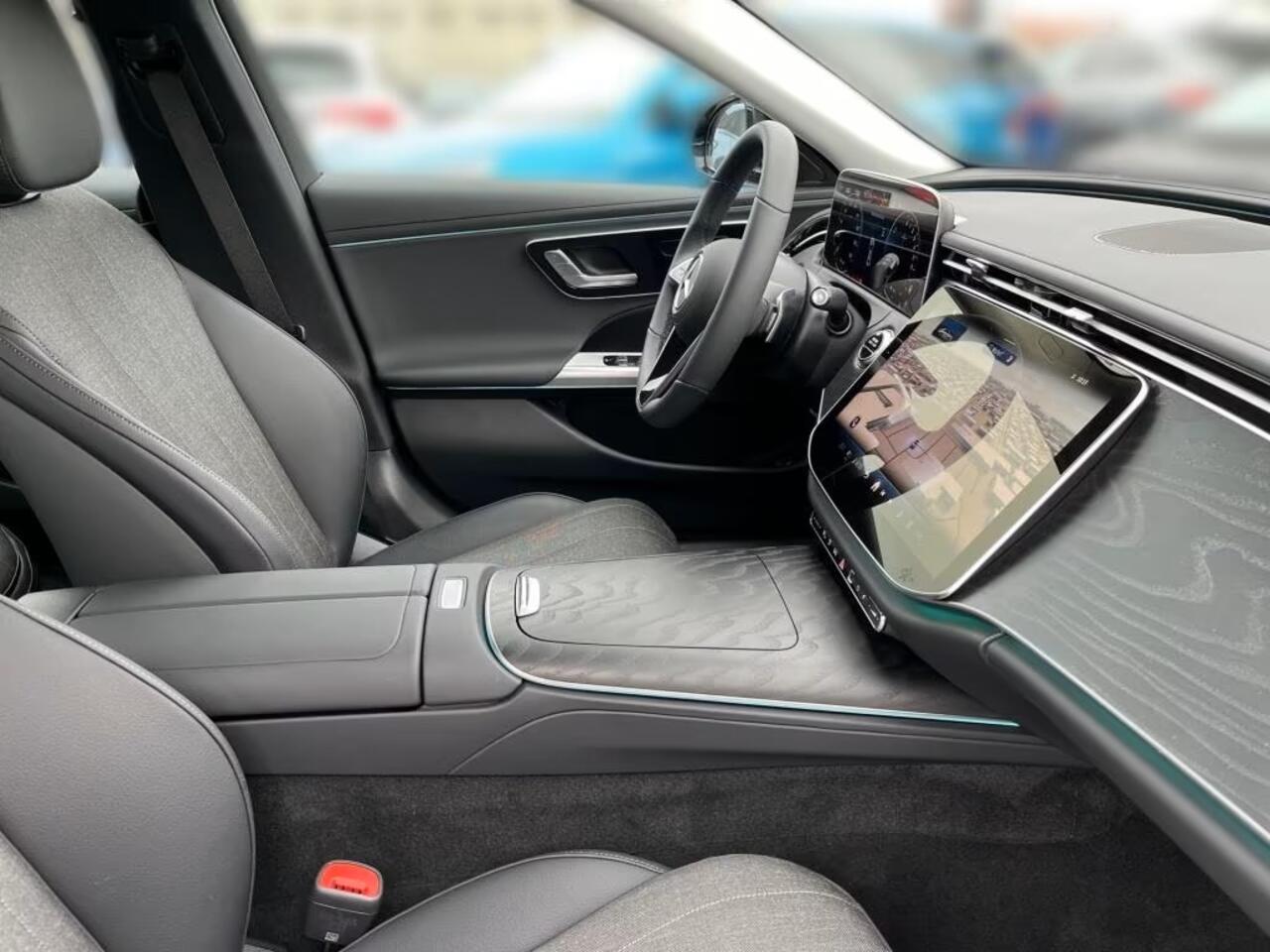 Mercedes-Benz E-KLASSE 300 e Avantgarde Distronic Trekhaak 19 Inch Stuurverwarming Stoelverwarming Camera