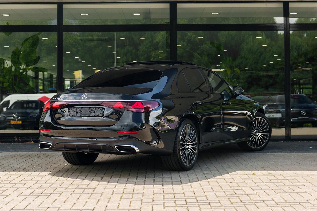 Mercedes-Benz E-KLASSE 300e Sport Edition | Panoramaschuifdak | Premium Plus | Rijassistentiepakket Plus | Night | Head-up display | Burmester