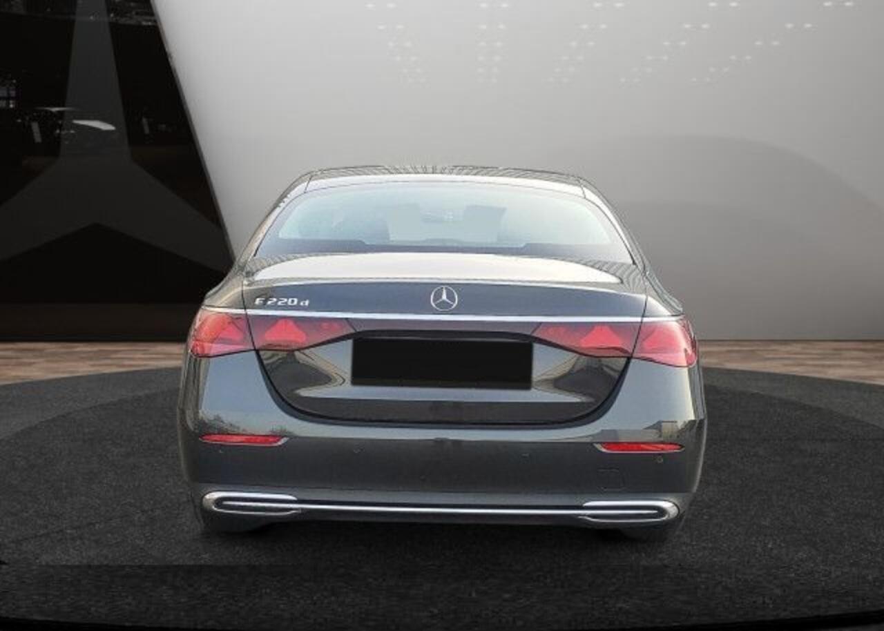 Mercedes-Benz E-KLASSE 220 d Avantgarde Distronic 19 Inch MBUX Stoelverwarming Stuurverwarming Camera