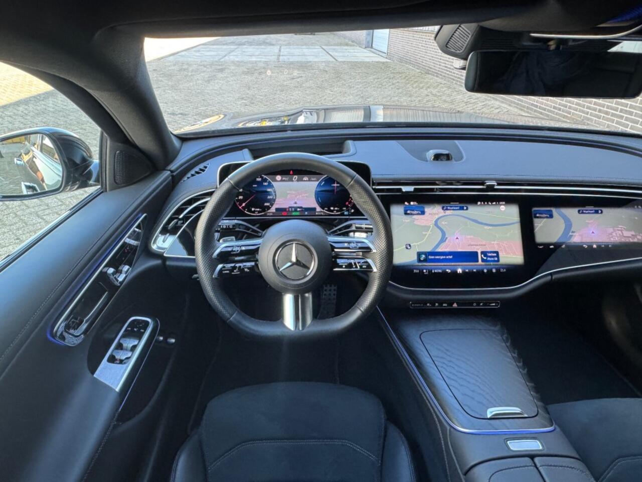 Mercedes-Benz E-KLASSE E300E T AMG Superscreen Trekhaak HUD 360Camera Memory