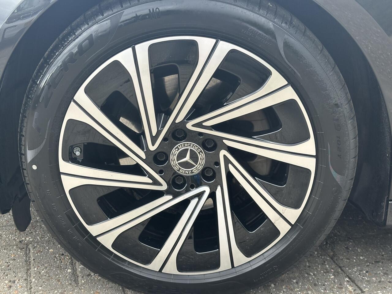 Mercedes-Benz E-KLASSE 200 Avantgarde Pano-Dak | 19 inch | Camera | Stoelverw