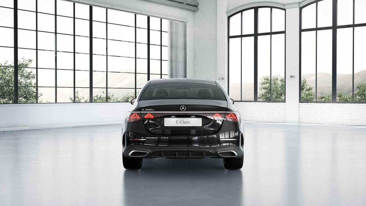 Mercedes-Benz E-KLASSE 300e Sport Edition | Panoramaschuifdak | Premium plus | Superscreen | Nightpakket | Burmester | Stoelventilatie | Rijassistentiepakket Plus | Head-up display | DISTRONIC |