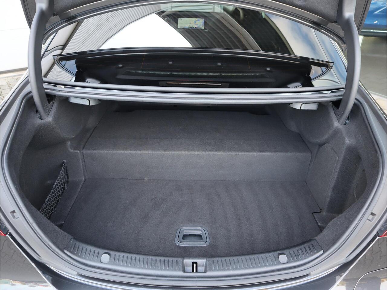 Mercedes-Benz E-KLASSE 300 e AMG line