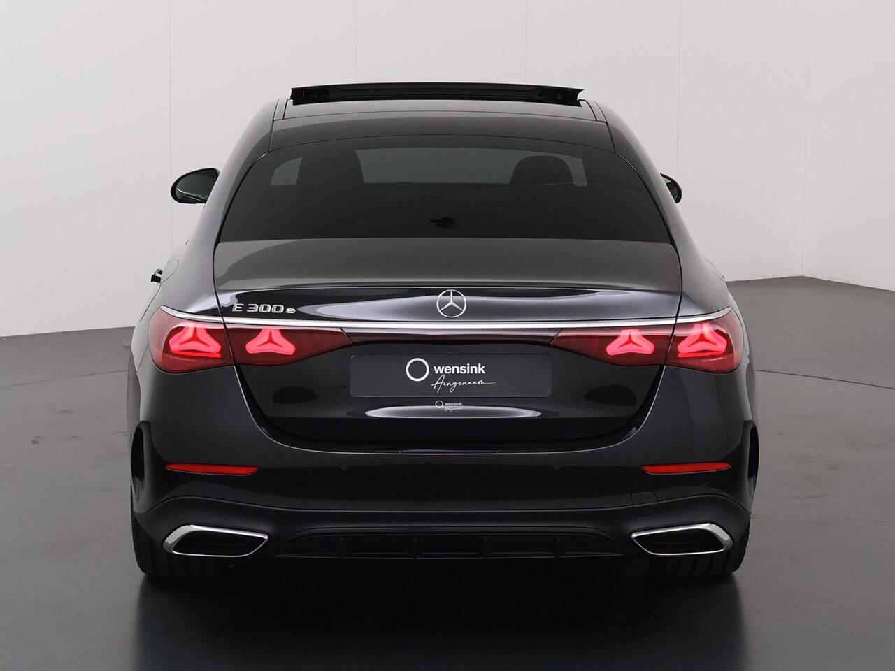 Mercedes-Benz E-KLASSE 300e Sport Edition | Panoramaschuifdak | Nightpakket | Rijassistentiepakket Plus | Premium Plus | Leder pakket | Head-up display | Burmester |