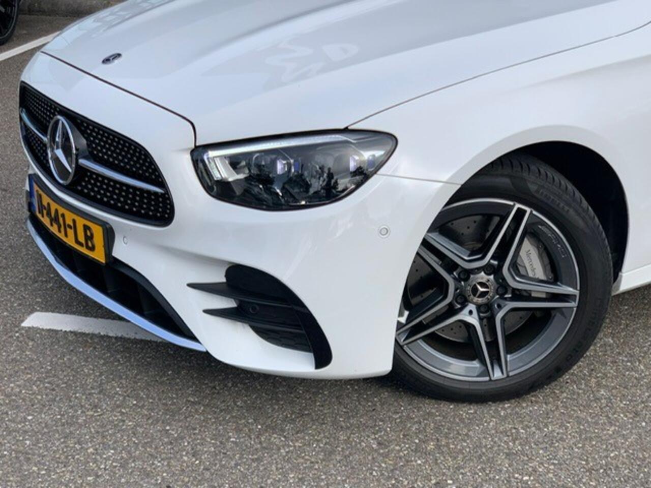 Mercedes-Benz E-KLASSE 300 e AMG Line l Schuif- kanteldak l Multibeam LED l Afneembare Trekhaak l Camaera l Stoelverwarming l Dodehoek detectie l