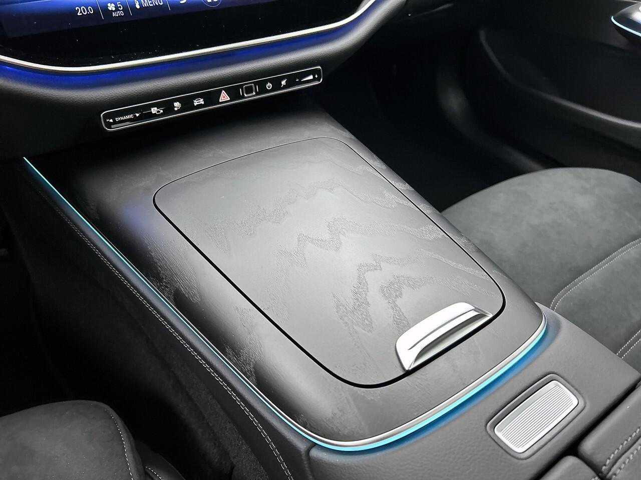 Mercedes-Benz E-KLASSE 300 e Sport Edition | Premium pakket | Trekhaak | Nightpakket | Winter pakket | Adaptieve Cruise Control | Burmester® 4D surround sound system | MBUX Superscreen | Parkeerpakket met 360°-camera |