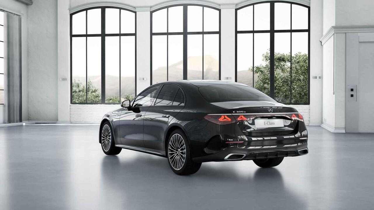 Mercedes-Benz E-KLASSE 300e Sport Edition | Panoramaschuifdak | Premium Plus | Rijassistentiepakket Plus | Night | Head-up display | Burmester