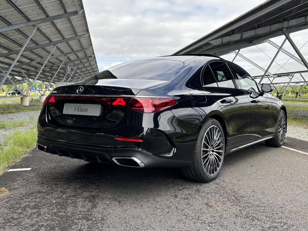 Mercedes-Benz E-KLASSE 300e Sport Edition | Night | Panoramaschuifdak | Premium Plus | Rijassistentiepakket Plus | Head-up display | Burmester |