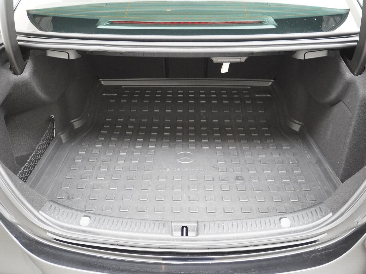 Mercedes-Benz E-KLASSE 200 Sport Edition | Burmester Trekhaak Multibeam AMG Wielen