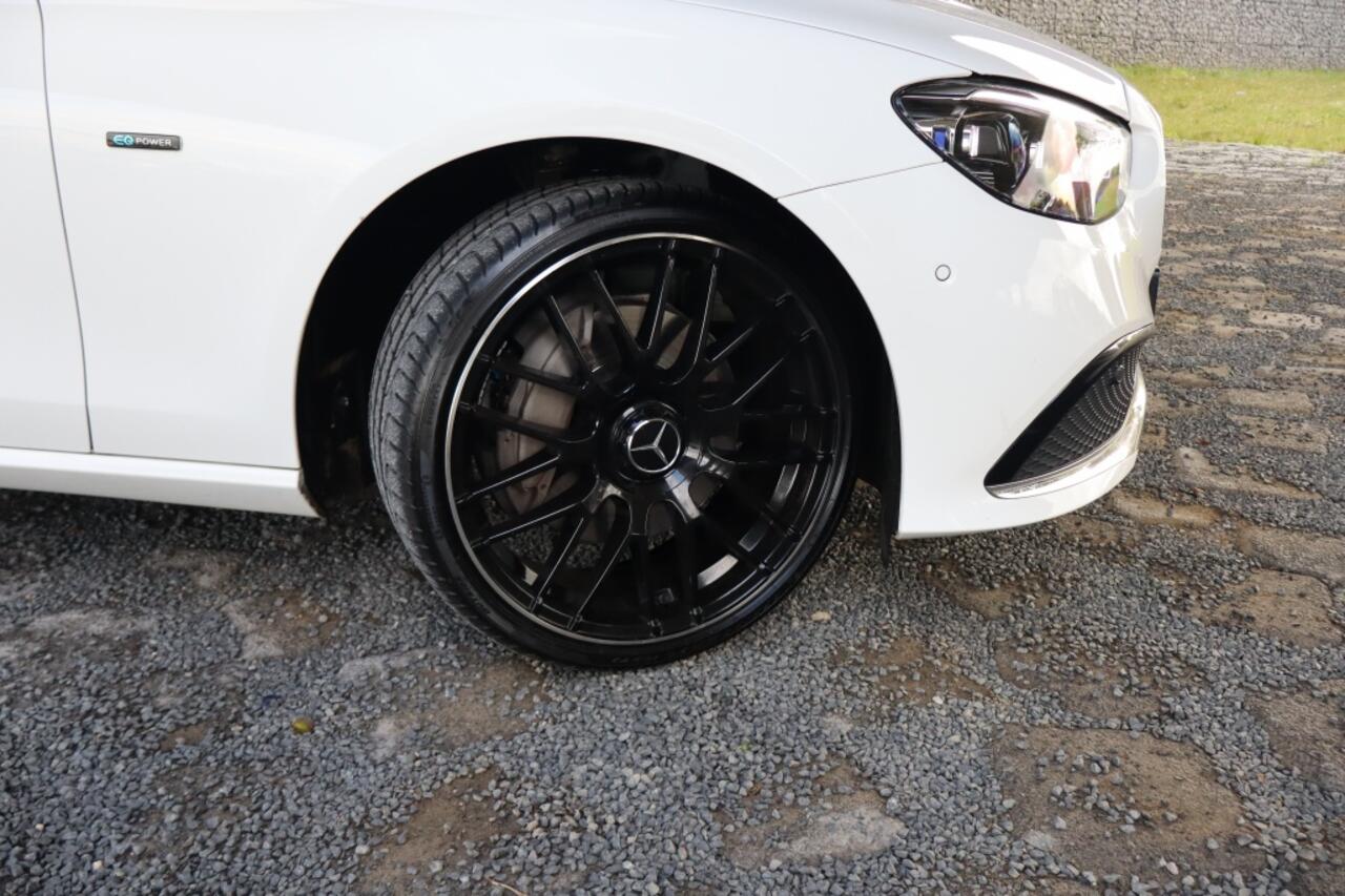 Mercedes-Benz E-KLASSE 300 AMG | Plug in Hybride | Stoelverwarming | Trekhaak | Panoram