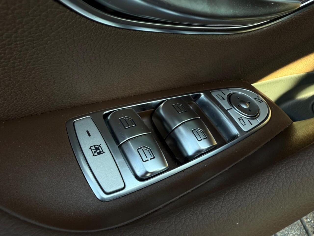 Mercedes-Benz E-KLASSE 200 Business Solution Aut [ Widescreen Sfeerled Leder Camera Nav